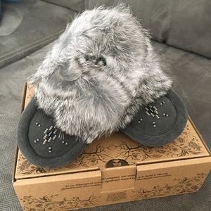 Manitobah Infant Moccasins LARGE Size 2